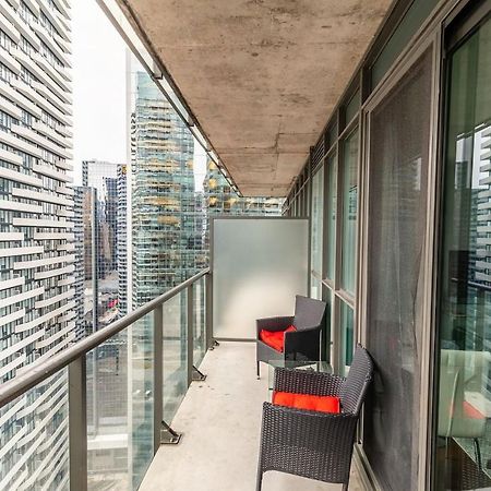 Gorgeous 1Br W/Parking Across The Scotiabank Arena Lägenhet Toronto Exteriör bild