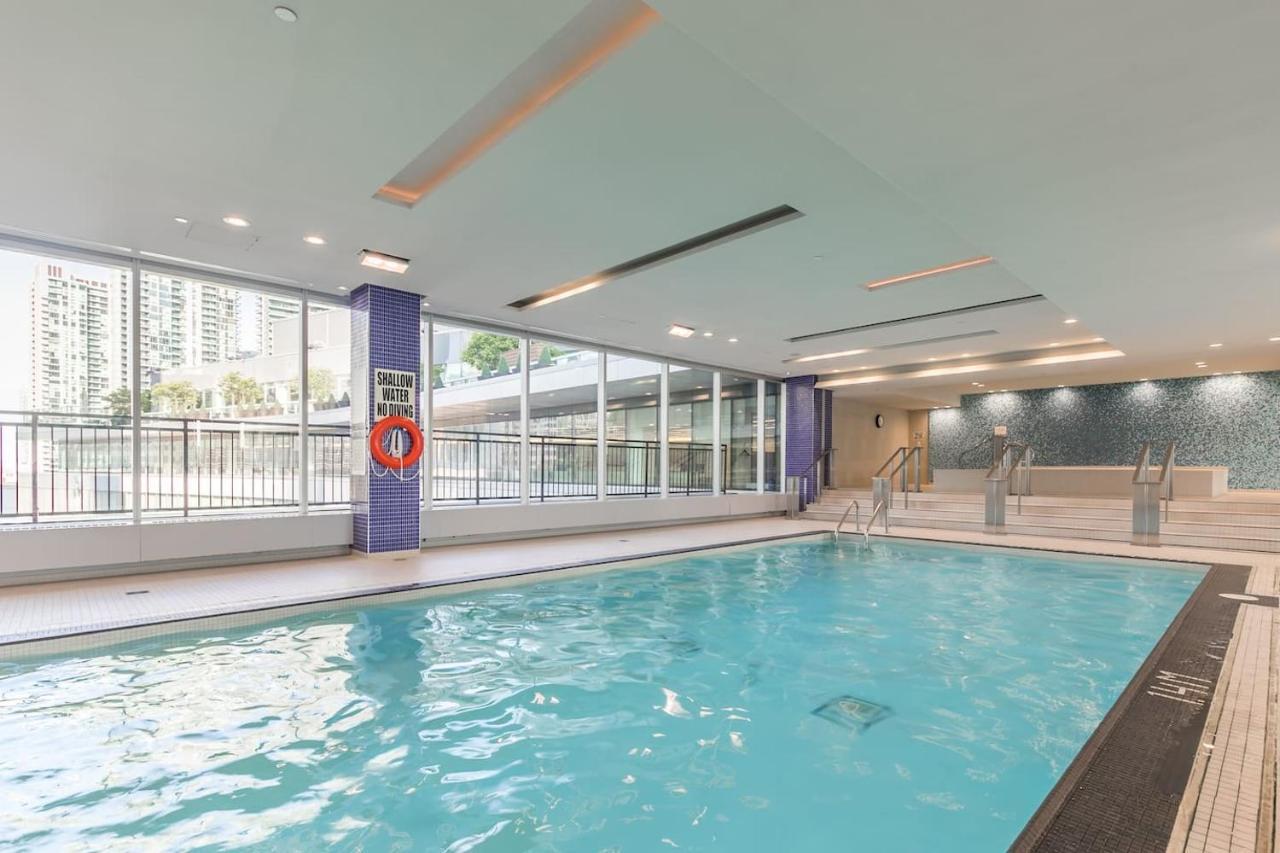 Gorgeous 1Br W/Parking Across The Scotiabank Arena Lägenhet Toronto Exteriör bild