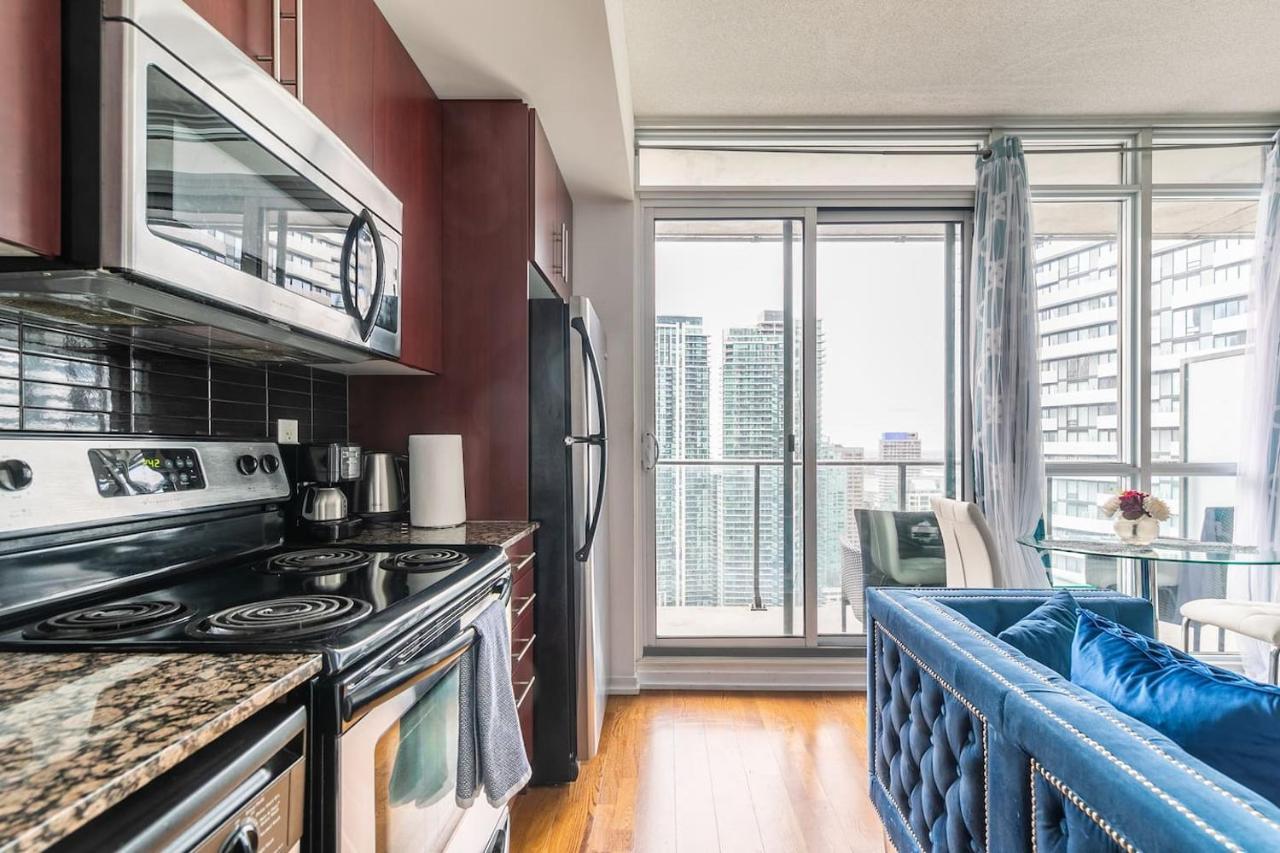 Gorgeous 1Br W/Parking Across The Scotiabank Arena Lägenhet Toronto Exteriör bild