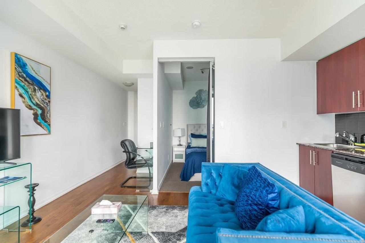 Gorgeous 1Br W/Parking Across The Scotiabank Arena Lägenhet Toronto Exteriör bild