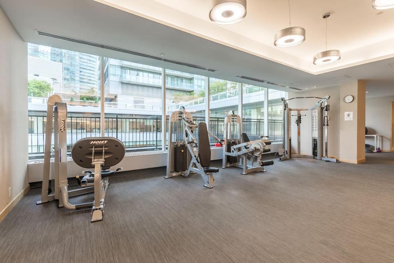 Gorgeous 1Br W/Parking Across The Scotiabank Arena Lägenhet Toronto Exteriör bild