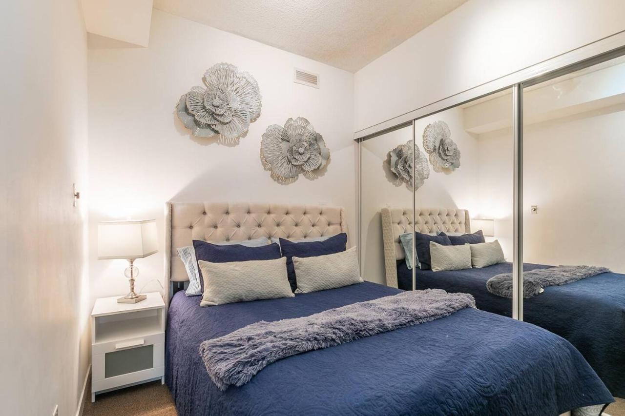 Gorgeous 1Br W/Parking Across The Scotiabank Arena Lägenhet Toronto Exteriör bild
