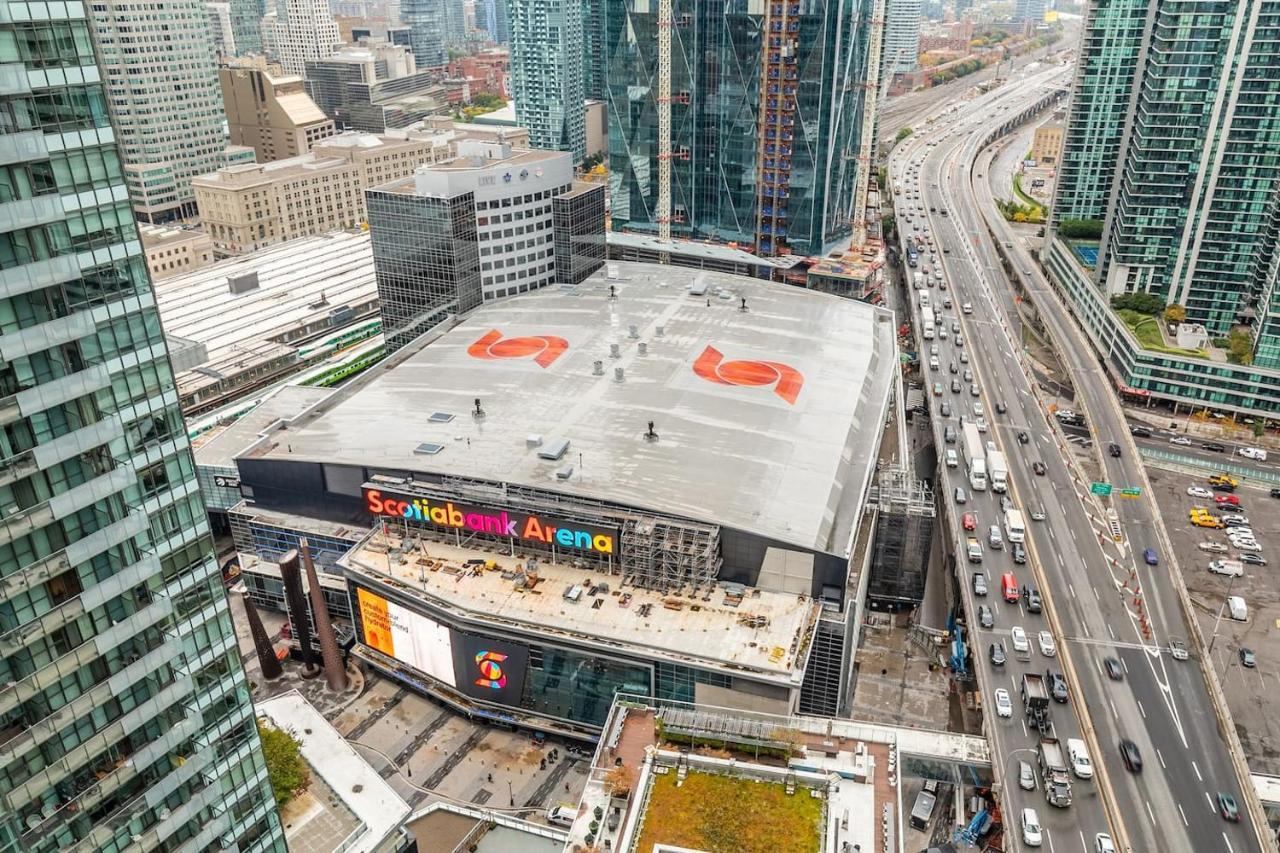 Gorgeous 1Br W/Parking Across The Scotiabank Arena Lägenhet Toronto Exteriör bild