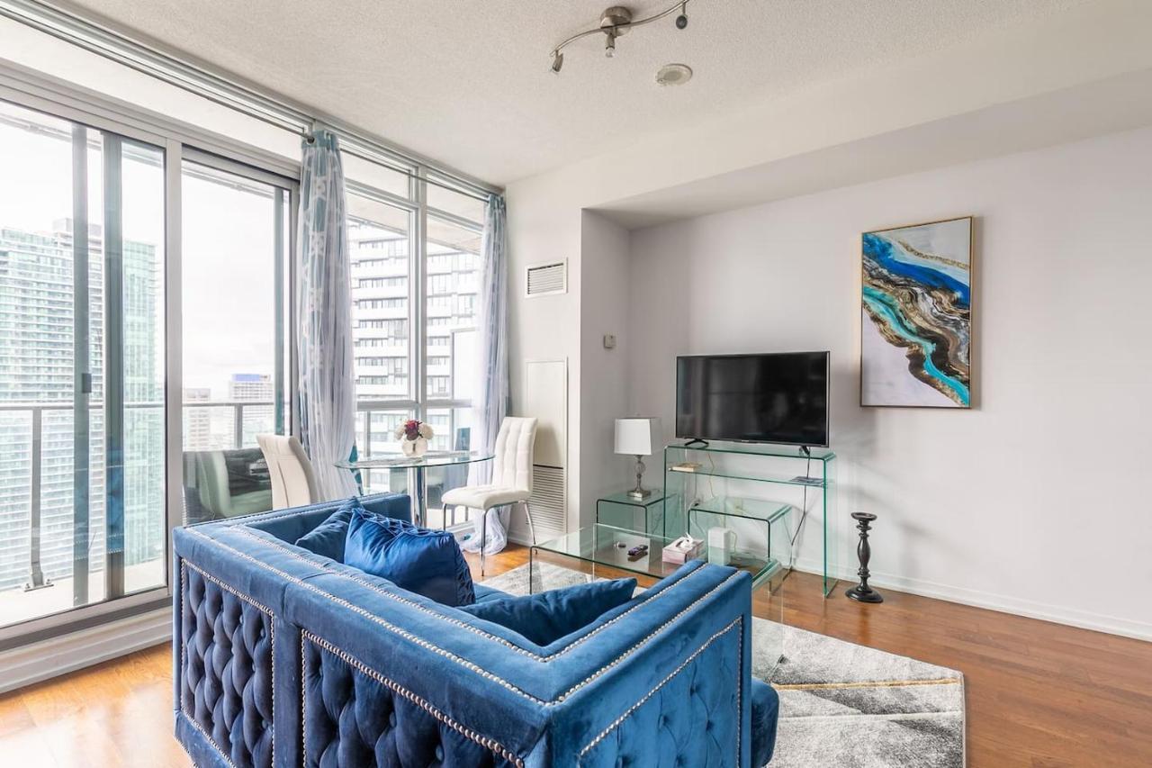Gorgeous 1Br W/Parking Across The Scotiabank Arena Lägenhet Toronto Exteriör bild