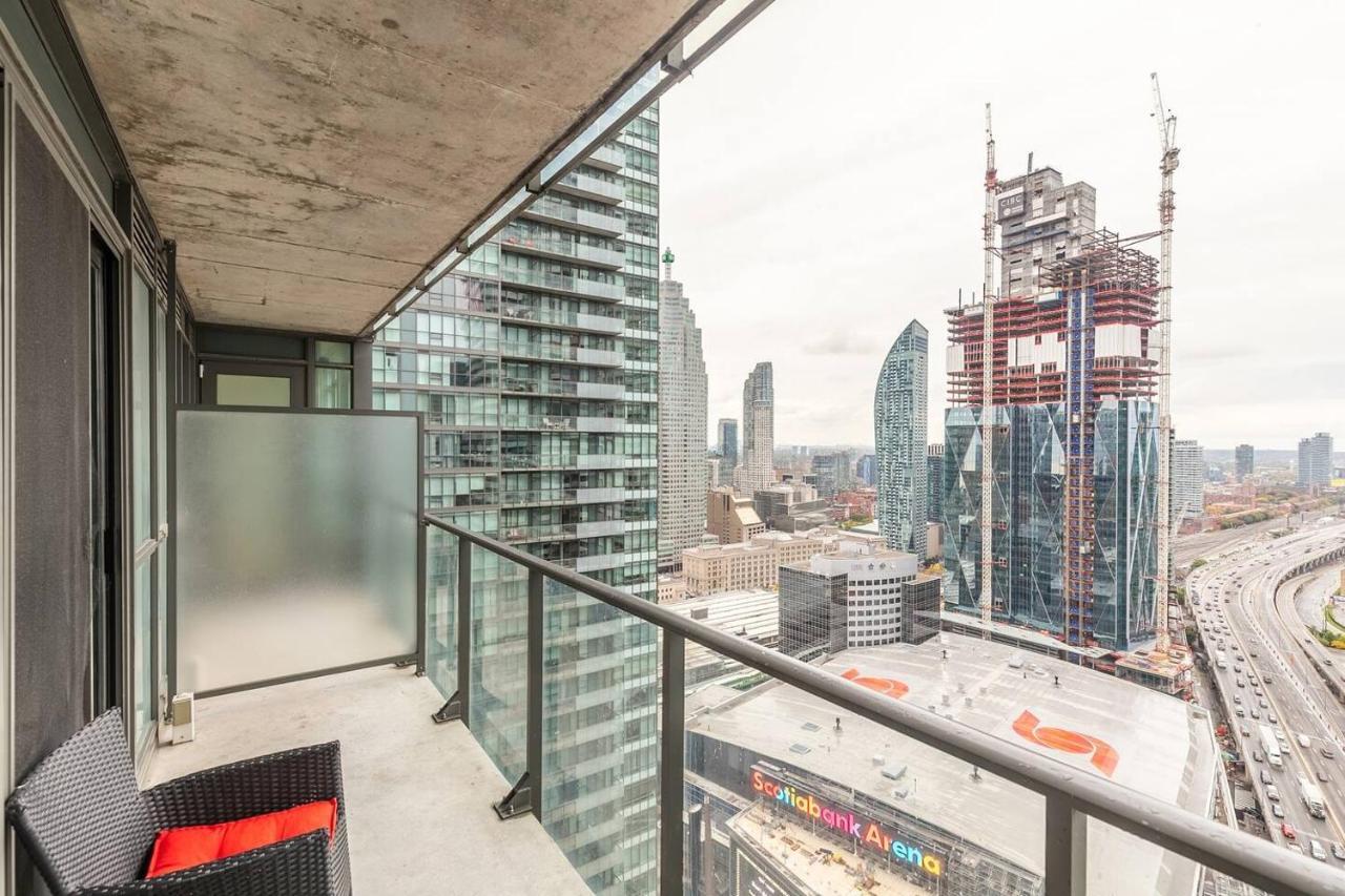 Gorgeous 1Br W/Parking Across The Scotiabank Arena Lägenhet Toronto Exteriör bild