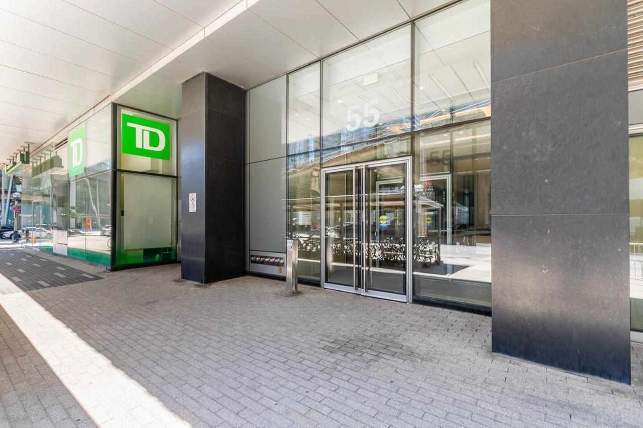 Gorgeous 1Br W/Parking Across The Scotiabank Arena Lägenhet Toronto Exteriör bild