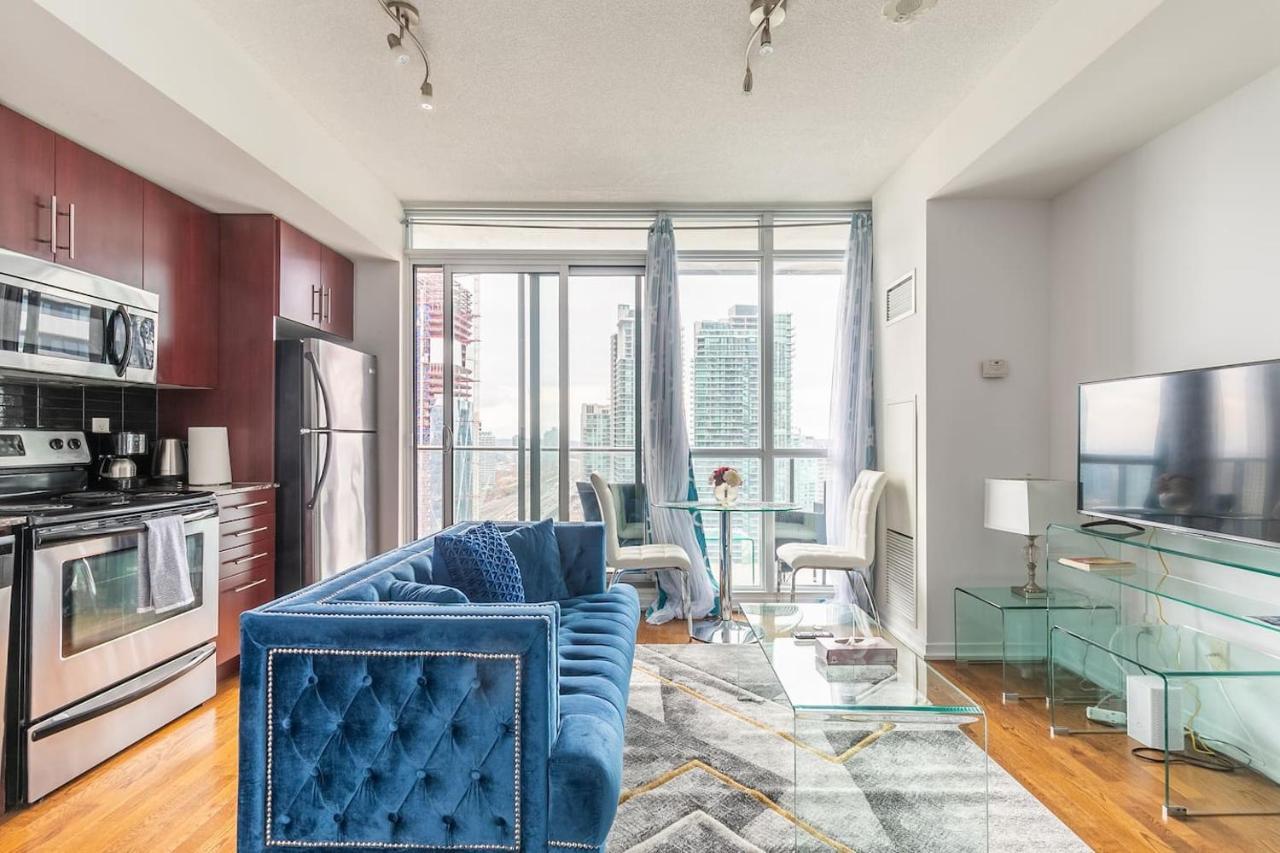 Gorgeous 1Br W/Parking Across The Scotiabank Arena Lägenhet Toronto Exteriör bild