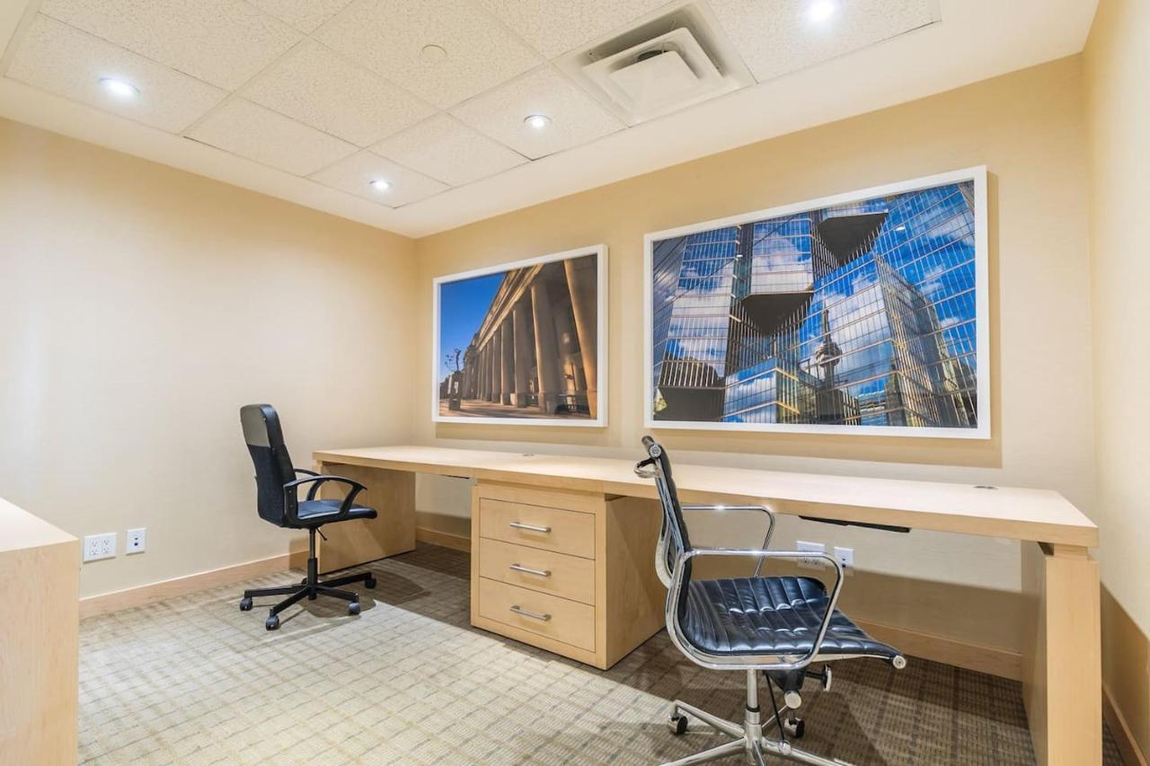 Gorgeous 1Br W/Parking Across The Scotiabank Arena Lägenhet Toronto Exteriör bild