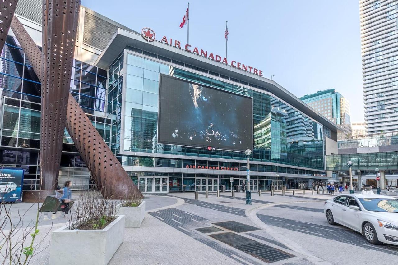 Gorgeous 1Br W/Parking Across The Scotiabank Arena Lägenhet Toronto Exteriör bild