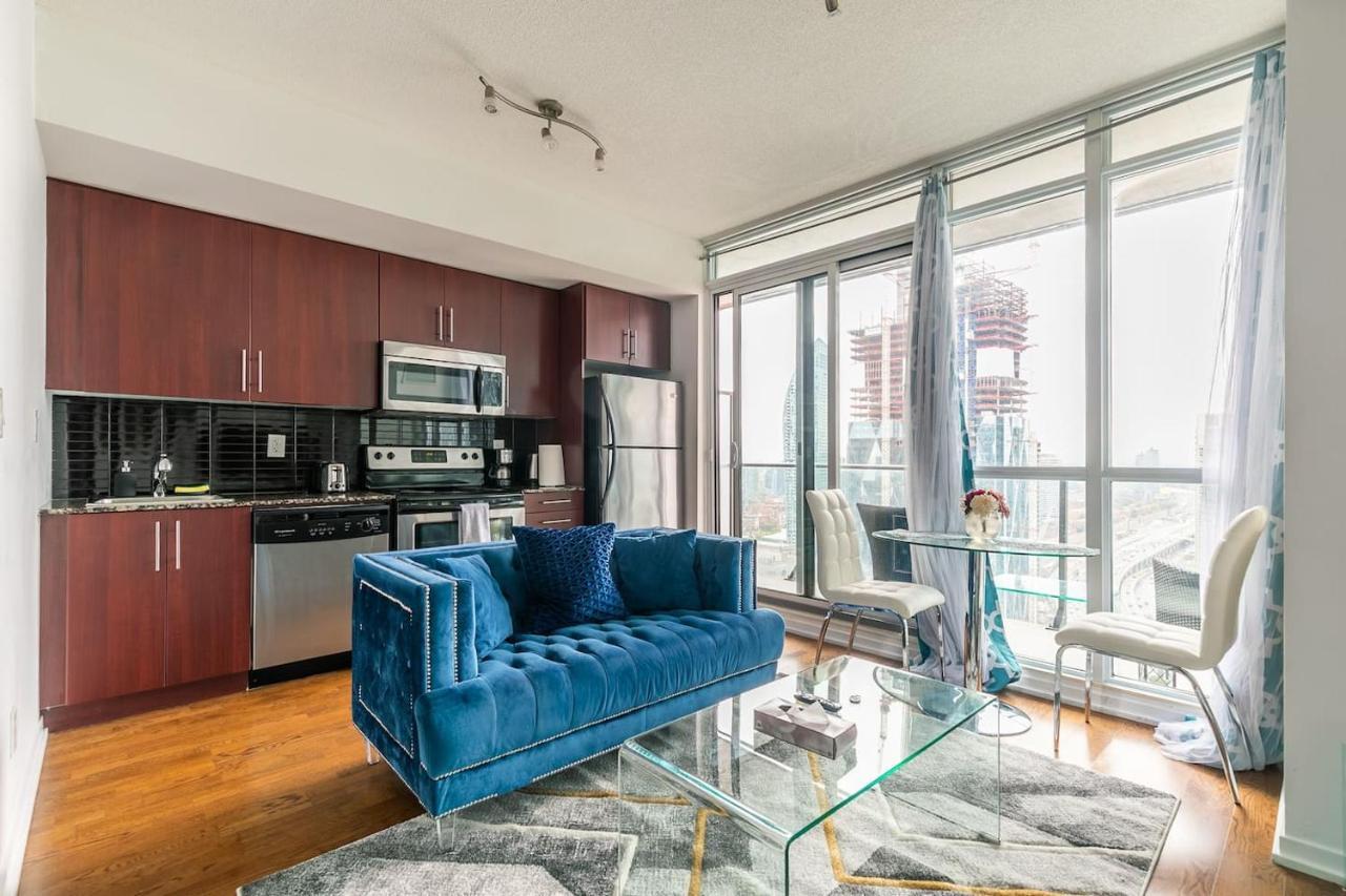 Gorgeous 1Br W/Parking Across The Scotiabank Arena Lägenhet Toronto Exteriör bild