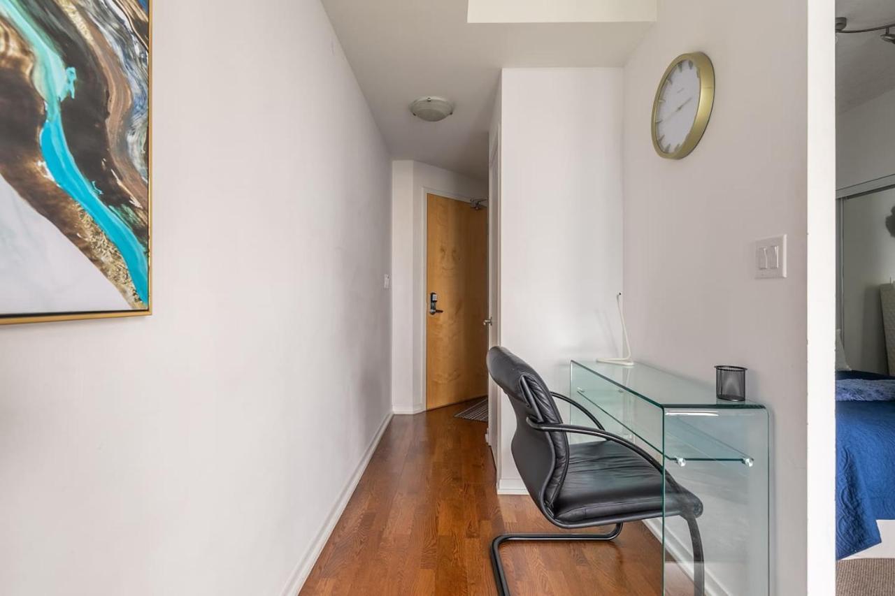Gorgeous 1Br W/Parking Across The Scotiabank Arena Lägenhet Toronto Exteriör bild